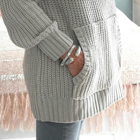 °SALE°°NWT - LT GRAY HOOD SWTR W/ KANGAROO POCKTS - Picture 3 of 7